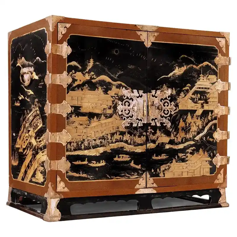 17th Century Japanese Export Lacquer Cabinet with Depiction the Dutch Tradepost 20 17th Century Japanese Export Lacquer Cabinet with Depiction the Dutch Tradepost
