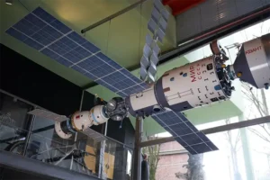 Mir Space Station USSR CCCP Original Scale Model Soviet Scene 1980