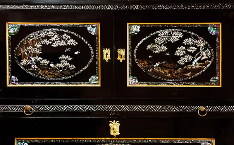 A fine pair of Japanese export lacquer secretaires owned by Sir Stamford Raffles 1813 3 A fine pair of Japanese export lacquer secretaires owned by Sir Stamford Raffles 1813