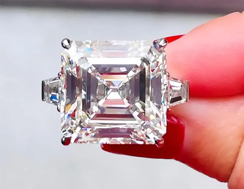 J. Birnbach GIA 21.13 Carats Ascher Cut Diamond Ring with Tapered Baguettes 5 J. Birnbach GIA 21.13 Carats Ascher Cut Diamond Ring with Tapered Baguettes