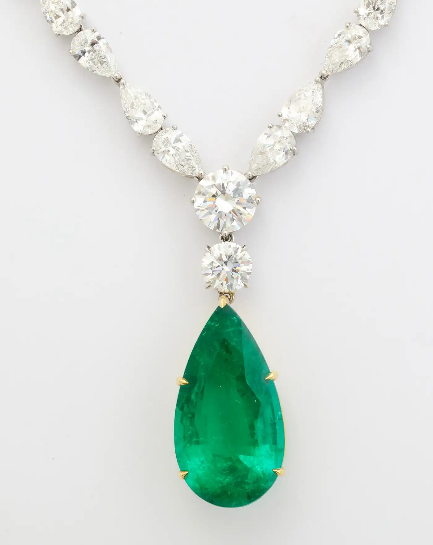 Rare Pear Shape 15.69cts Gübelin Cert Colombian Emerald Diamond Pendant Necklace 1 Pear Shape 15.69cts Gübelin Cert Colombian Emerald Diamond Pendant Necklace
