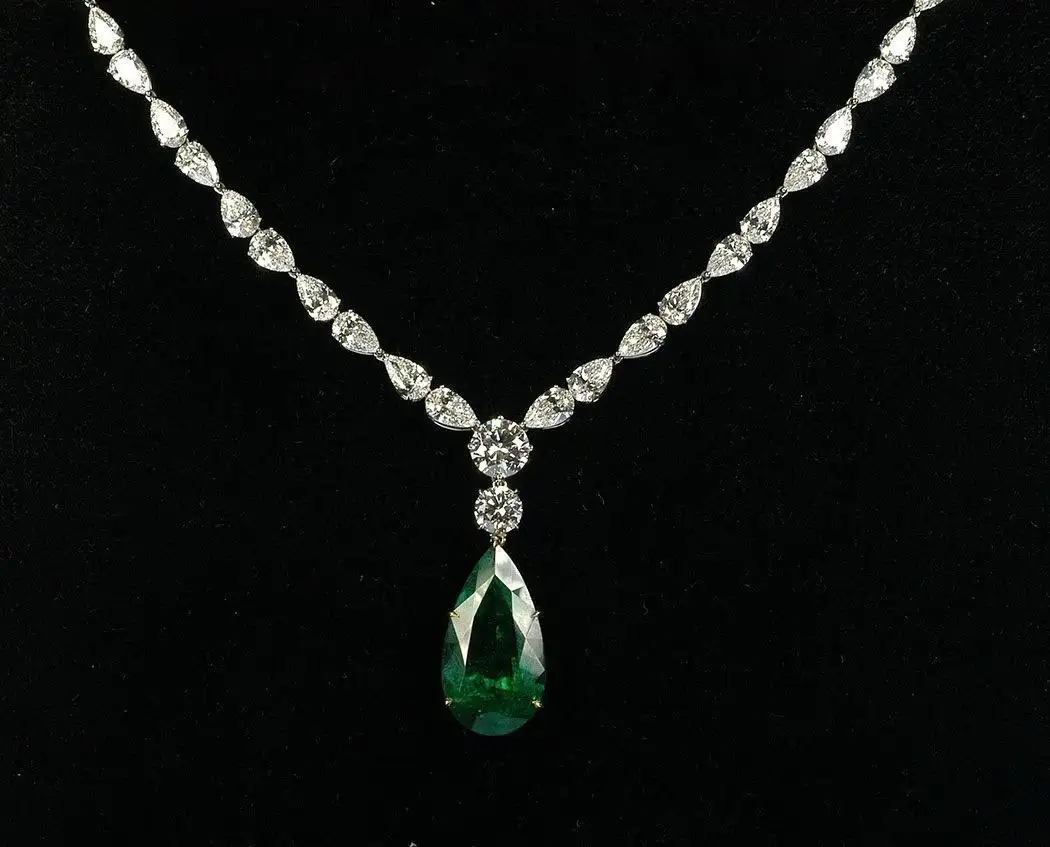 Rare Pear Shape 15.69cts Gübelin Cert Colombian Emerald Diamond Pendant Necklace 6 Pear Shape 15.69cts Gübelin Cert Colombian Emerald Diamond Pendant Necklace