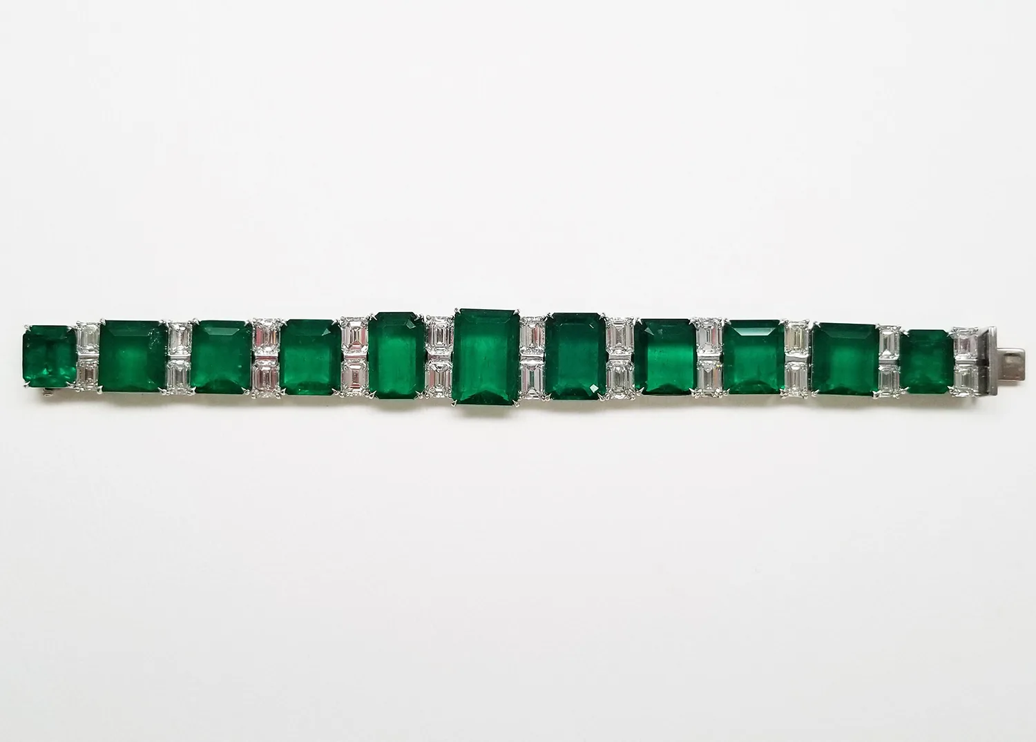 Stunning Scarselli 61.30 Carat Emerald Bracelet 4 Scarselli 61.30 Carat Emerald Bracelet