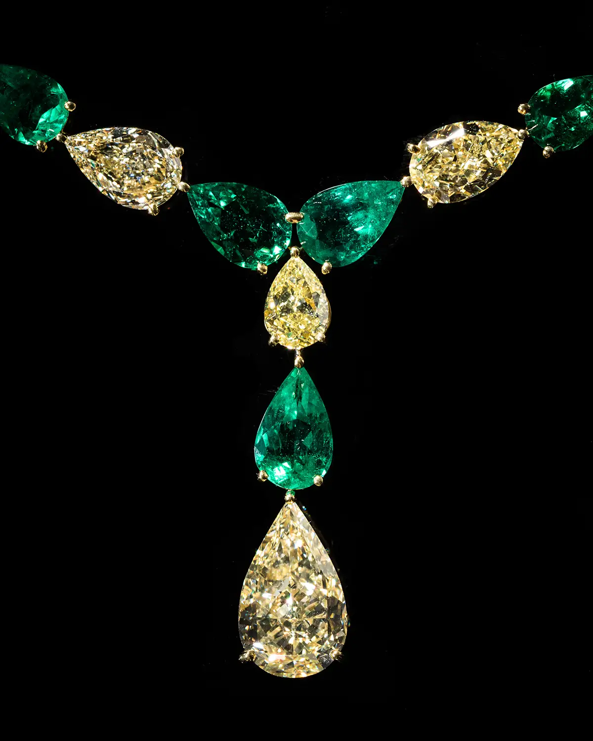 95.29 Carat Vivid Green Emerald and Fancy Yellow Natural Diamond Drop Necklace 4 95.29 Carat Vivid Green Emerald and Fancy Yellow Natural Diamond Drop Necklace