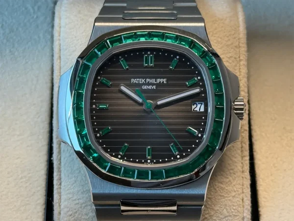 Patek Philippe Nautilus 5711/113p-001 Emerald Nautilus