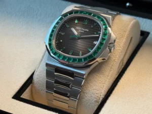 Patek Philippe Nautilus 5711/113p-001 Emerald Nautilus