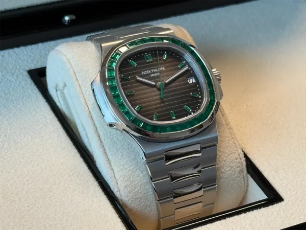 Patek Philippe Nautilus 5711/113p-001 Emerald Nautilus