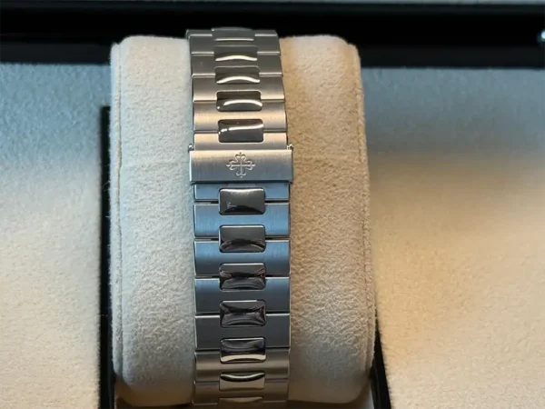Patek Philippe Nautilus 5711/113p-001 Emerald Nautilus
