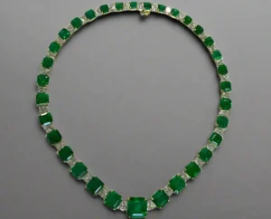 Luxury Rosemary 79.85 Carats Emerald Cut Emerald Gemstone Necklace in Platinum 8 Rosemary 79.85 Carats Emerald Cut Emerald Gemstone Necklace in Platinum