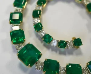 Luxury Rosemary 79.85 Carats Emerald Cut Emerald Gemstone Necklace in Platinum 6 Rosemary 79.85 Carats Emerald Cut Emerald Gemstone Necklace in Platinum