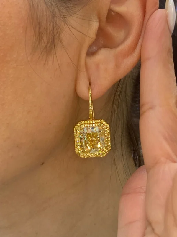 Kairi 21 Carats Fancy Yellow VS1-VVS1 Radiant Cut Diamond Drop Earrings in 18k Yellow Gold. GIA Certified